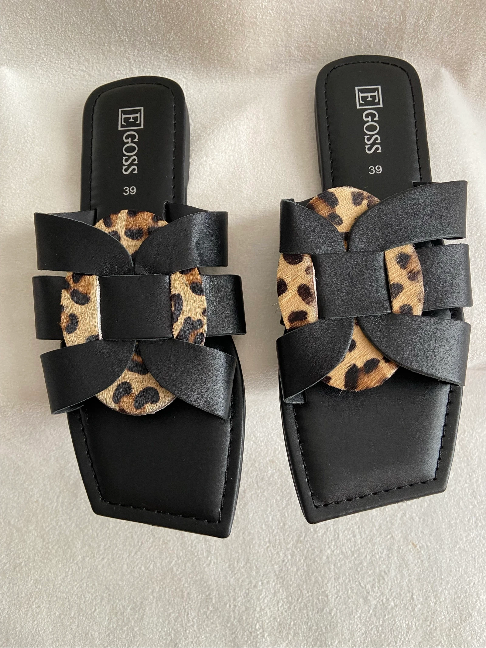 Mule plate pour l’été•dessus cuir et effet léopard•bout ouvert•noir/marron•39•GOSS 